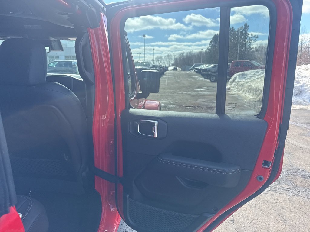 2025 Jeep Wrangler 4-Door Sahara - Photo 46