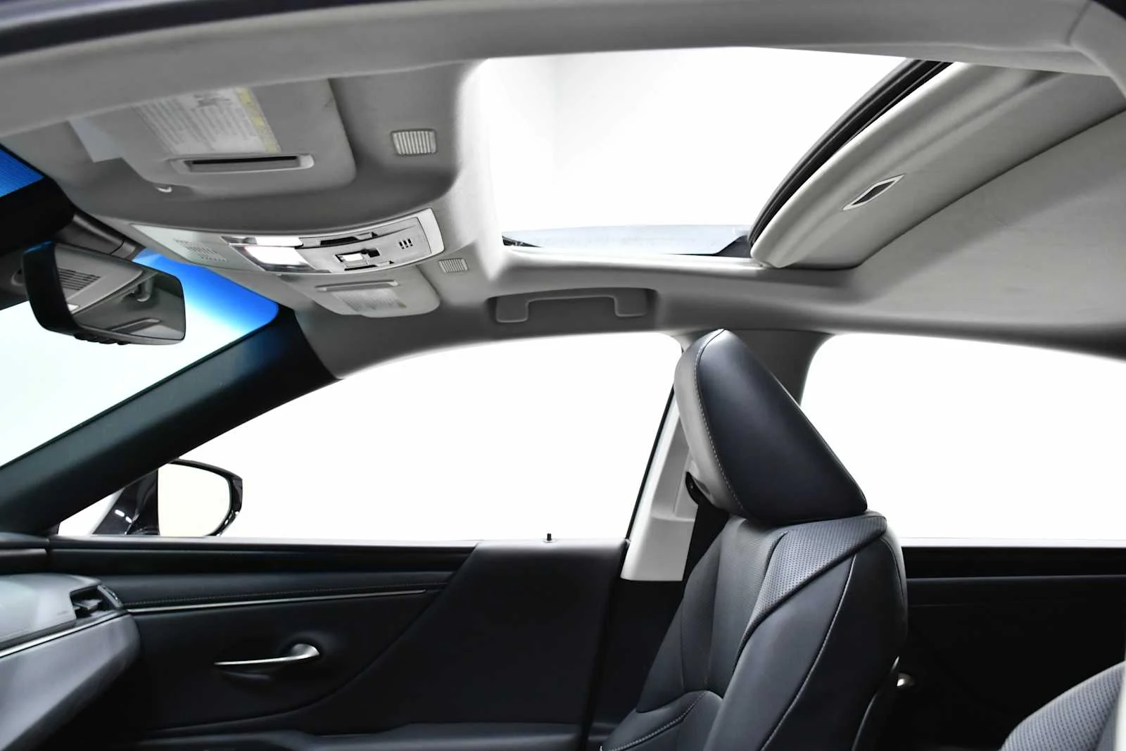 Certified Used 2022 IRIDIUM Lexus  image 13