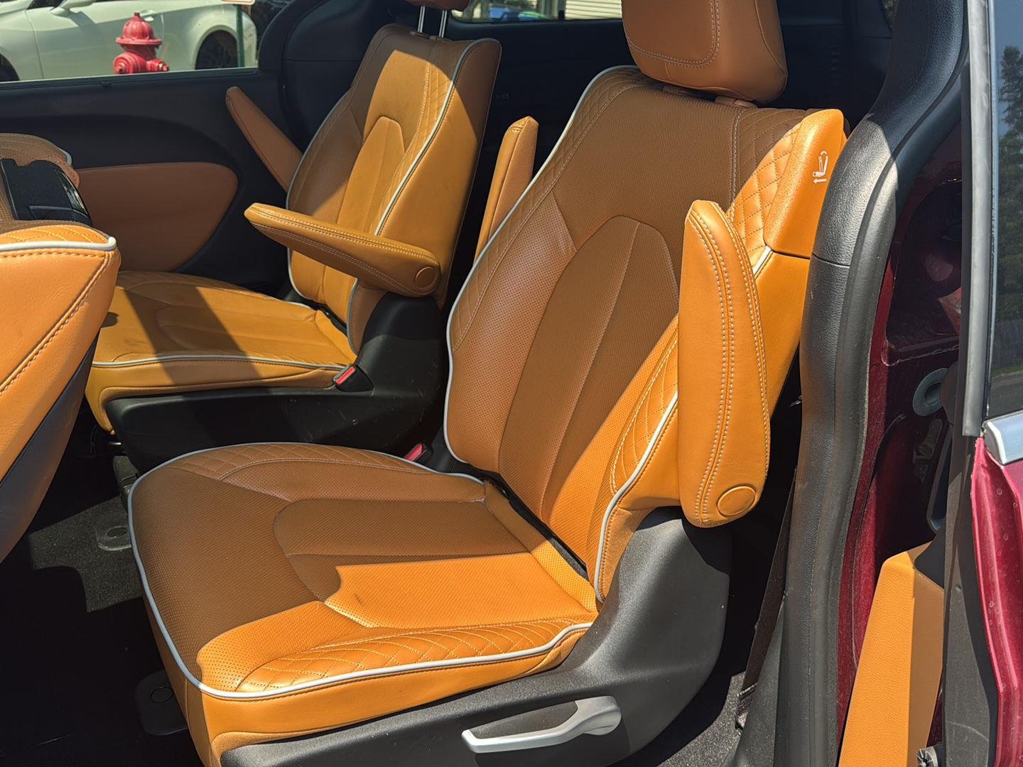 Used 2023 Velvet Red Pearlcoat Chrysler Hybrid Pinnacle image 5