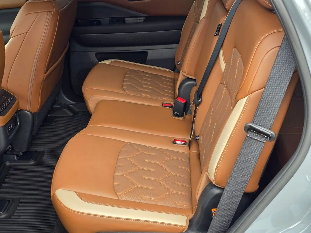 Used 2026 Gray Nissan Platinum image 18