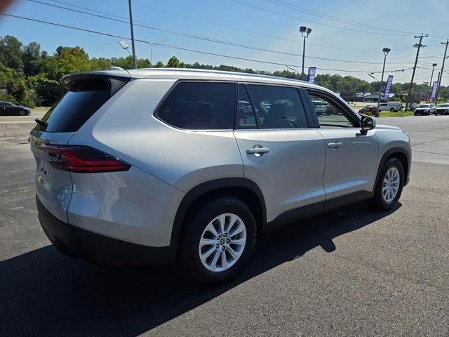 Used 2025 Silver Toyota XLE image 8