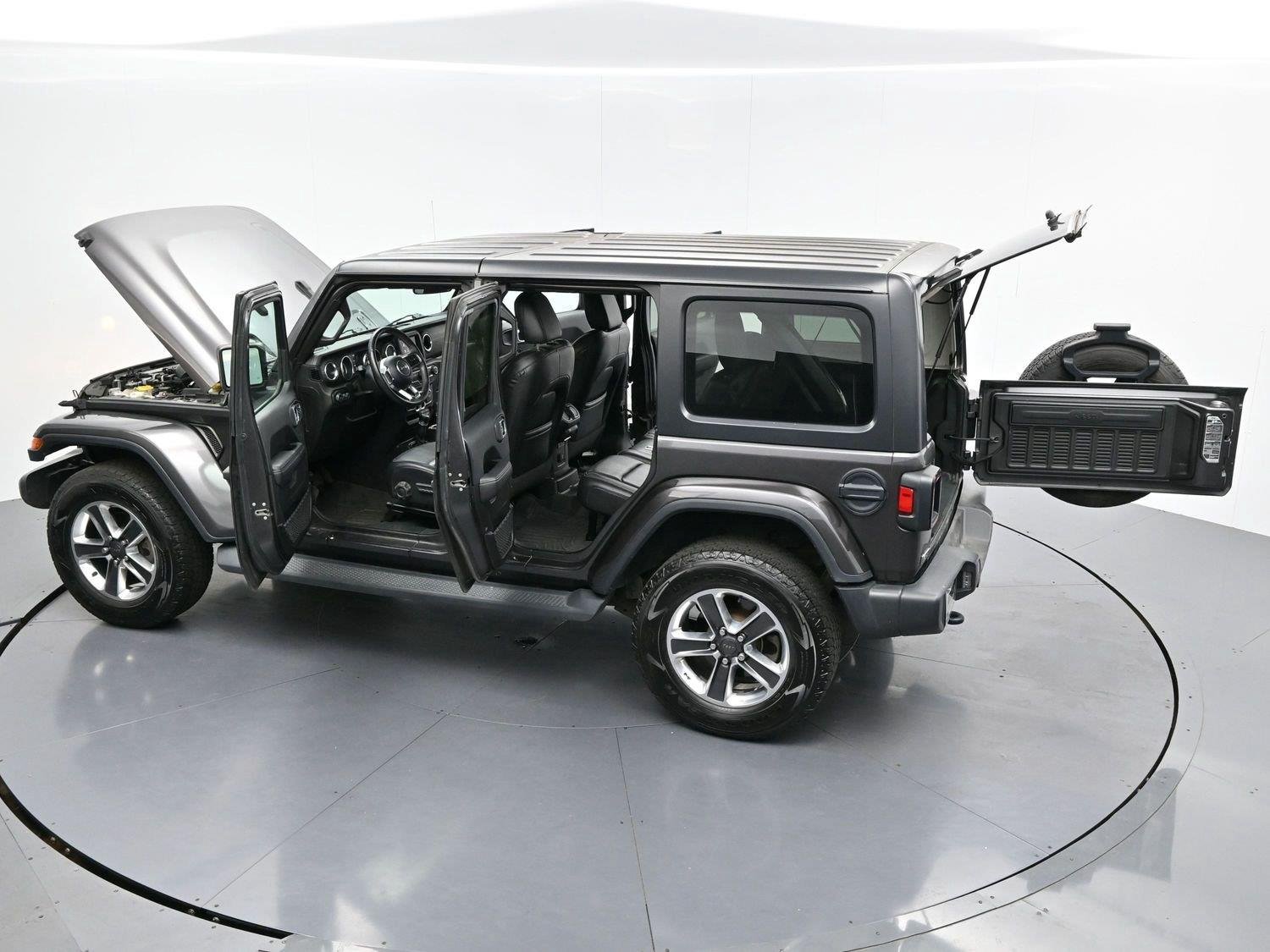 Used 2018 Granite Crystal Metallic Clearcoat Jeep Sahara image 40