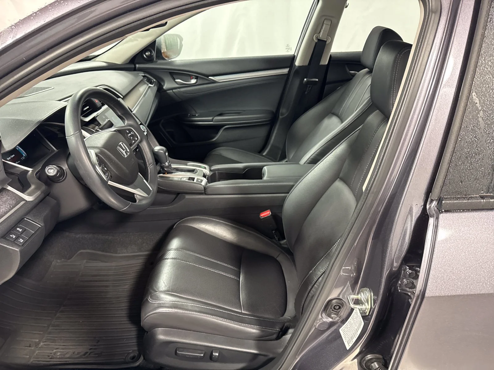 Used 2016  Honda Touring image 3