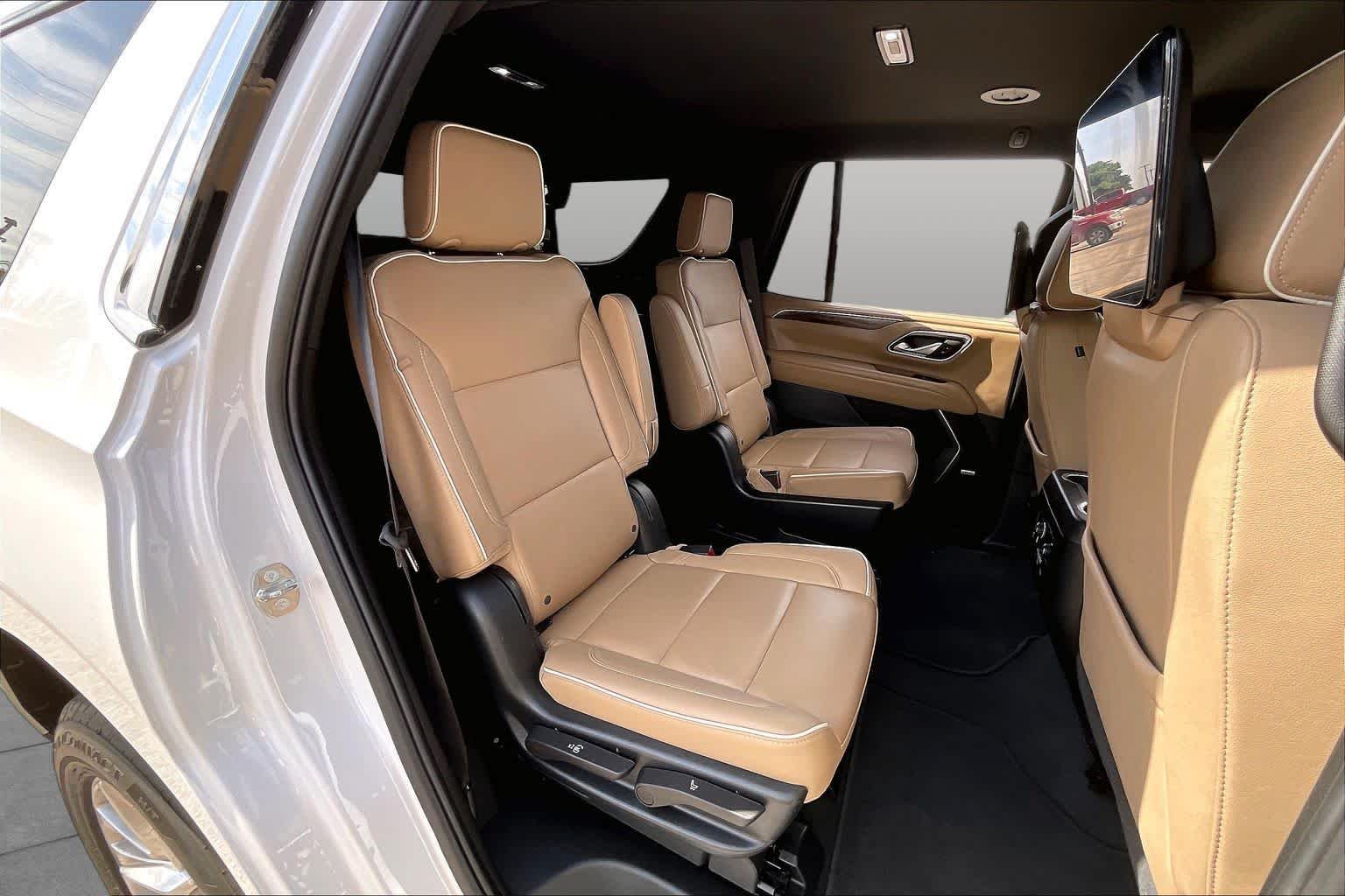 Used 2023 Iridescent Pearl Tricoat Chevrolet Premier image 18