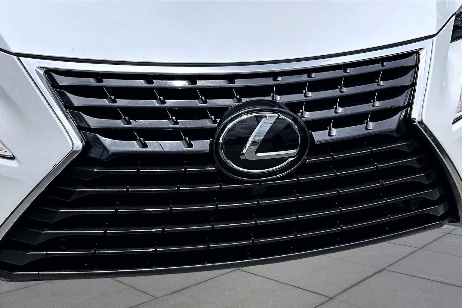 Used 2020 Eminent White Pearl Lexus  image 29