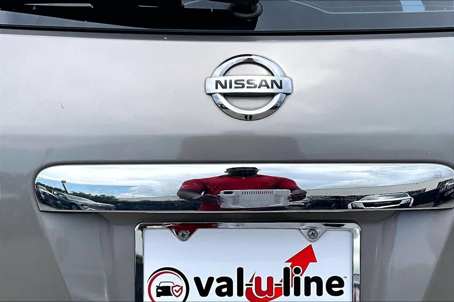 Used 2012 Platinum Graphite Nissan S image 29