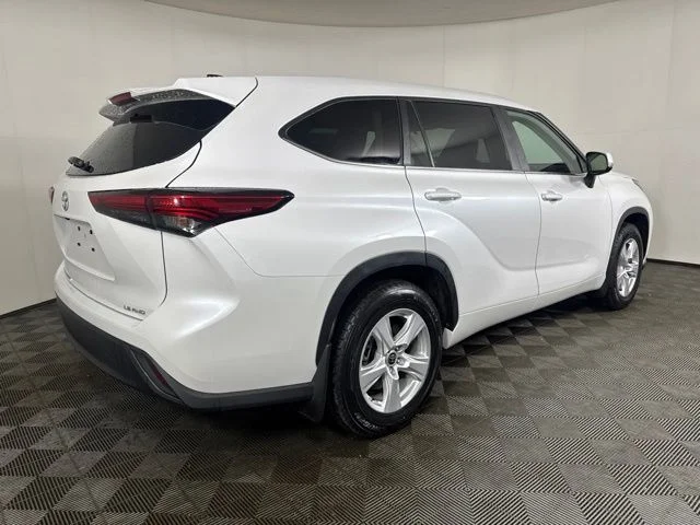 Used 2023 Pearl Toyota LE image 3