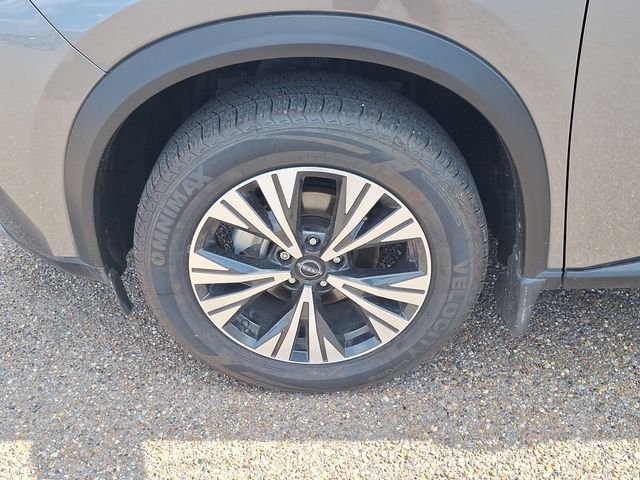 Used 2023 Gray Nissan SV image 27