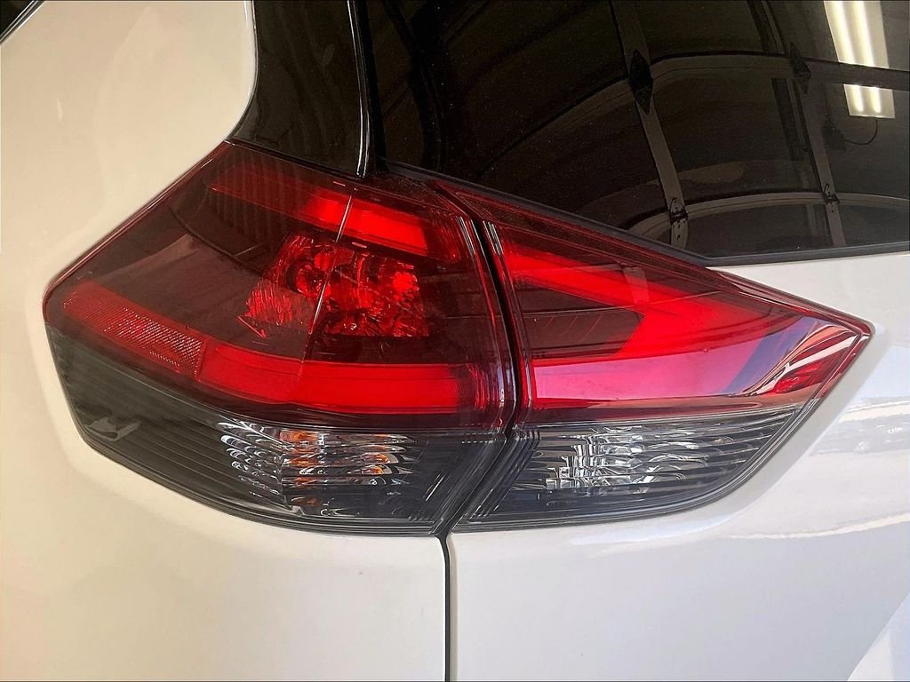 Used 2020 White Nissan S image 33