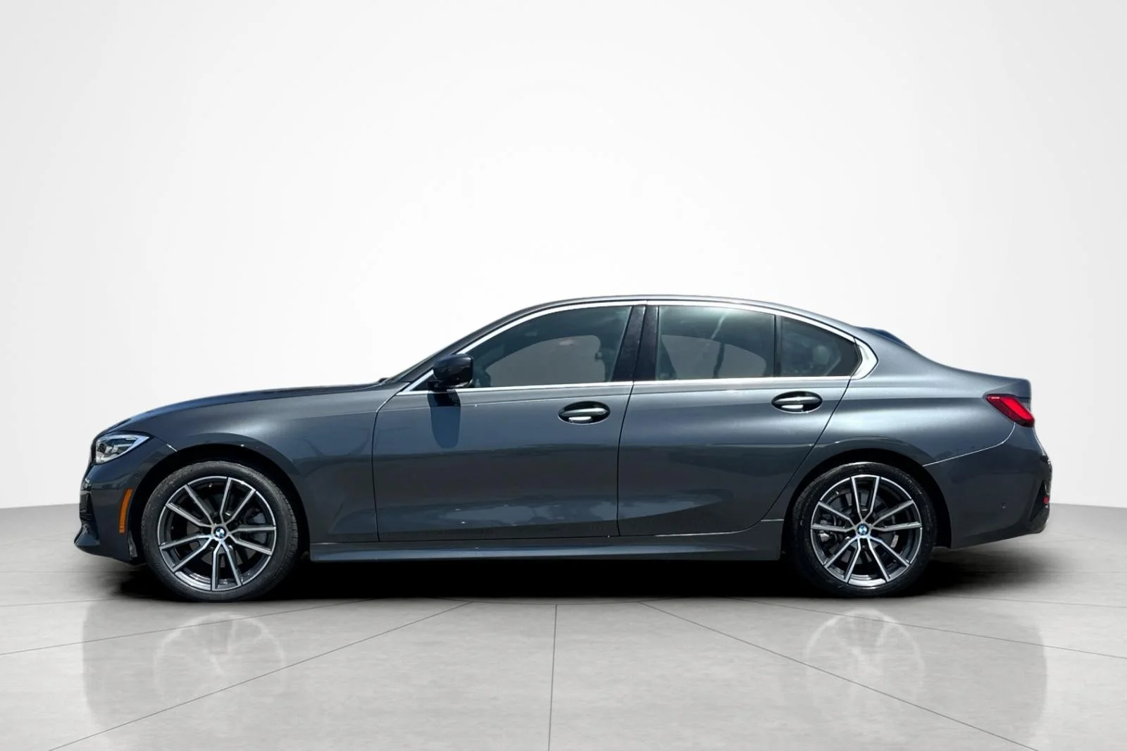 Used 2021 Mineral Gray Metallic BMW 330i image 2