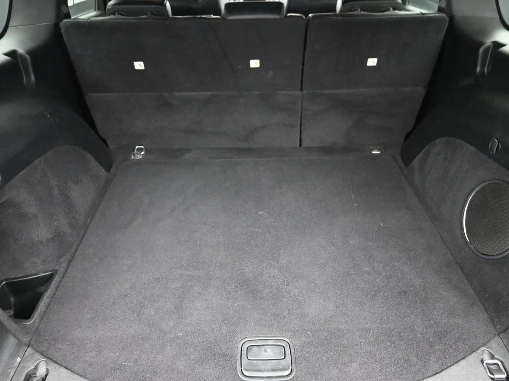 Used 2018 Red Jeep Altitude image 11
