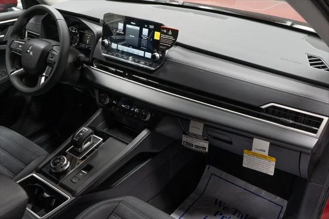 2025 Mitsubishi Outlander Plug-in Hybrid SE - Photo 18