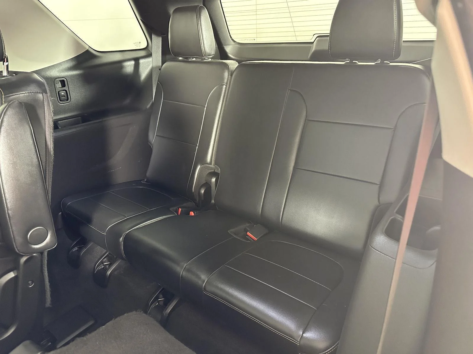 Used 2018 Iridescent Pearl Tricoat Chevrolet Premier image 8