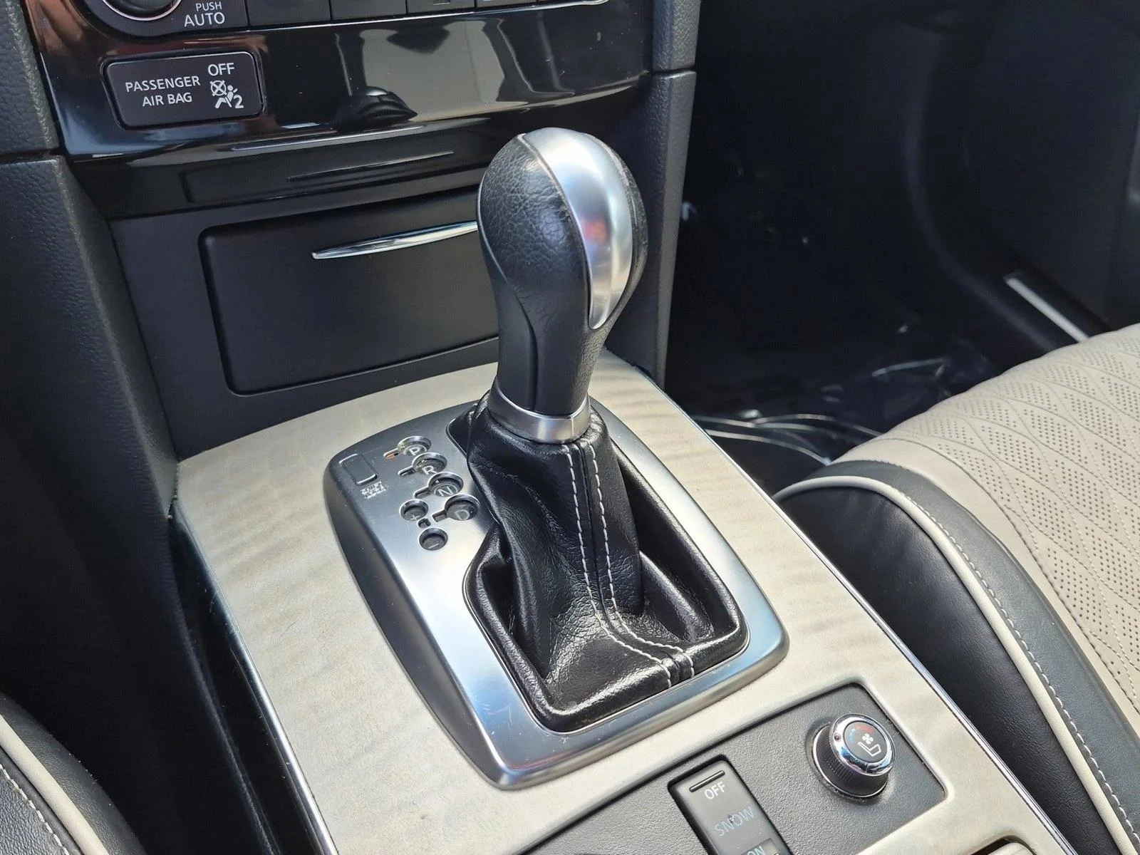Used 2017 Graphite Shadow INFINITI  image 12