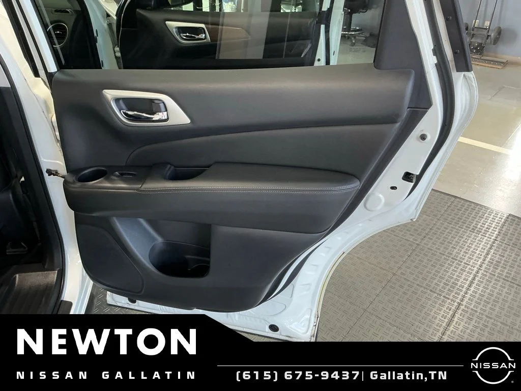 Used 2019 Pearl White Nissan Platinum image 50