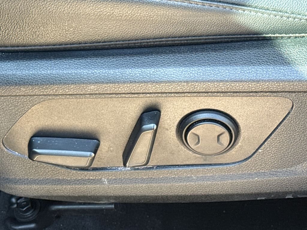 Used 2025 Silver Kia EX image 19