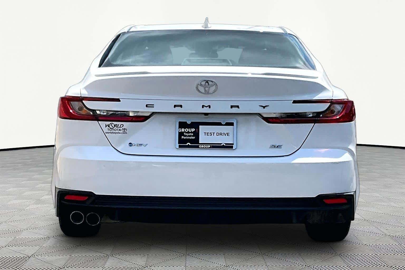 Used 2025 Ice Cap Toyota SE image 5