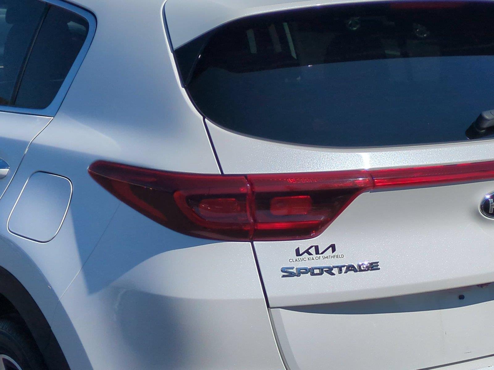 Used 2022 Snow White Pearl Kia EX image 11