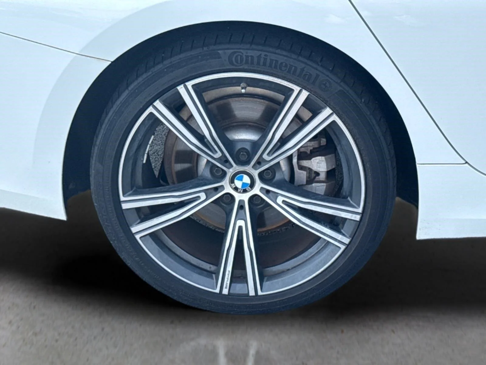Used 2019 Alpine White BMW 330i image 16