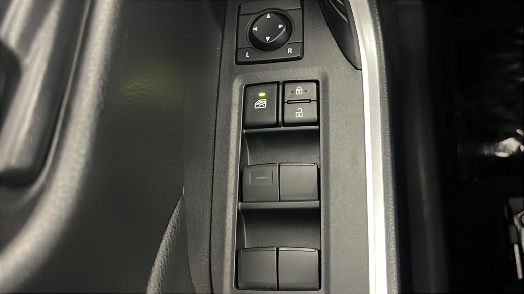 2022 Toyota RAV4 LE - Photo 25
