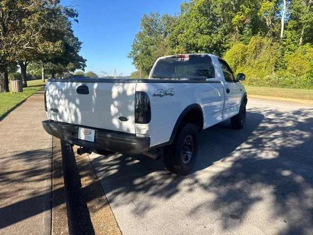 Used 2001 White Ford XL image 7