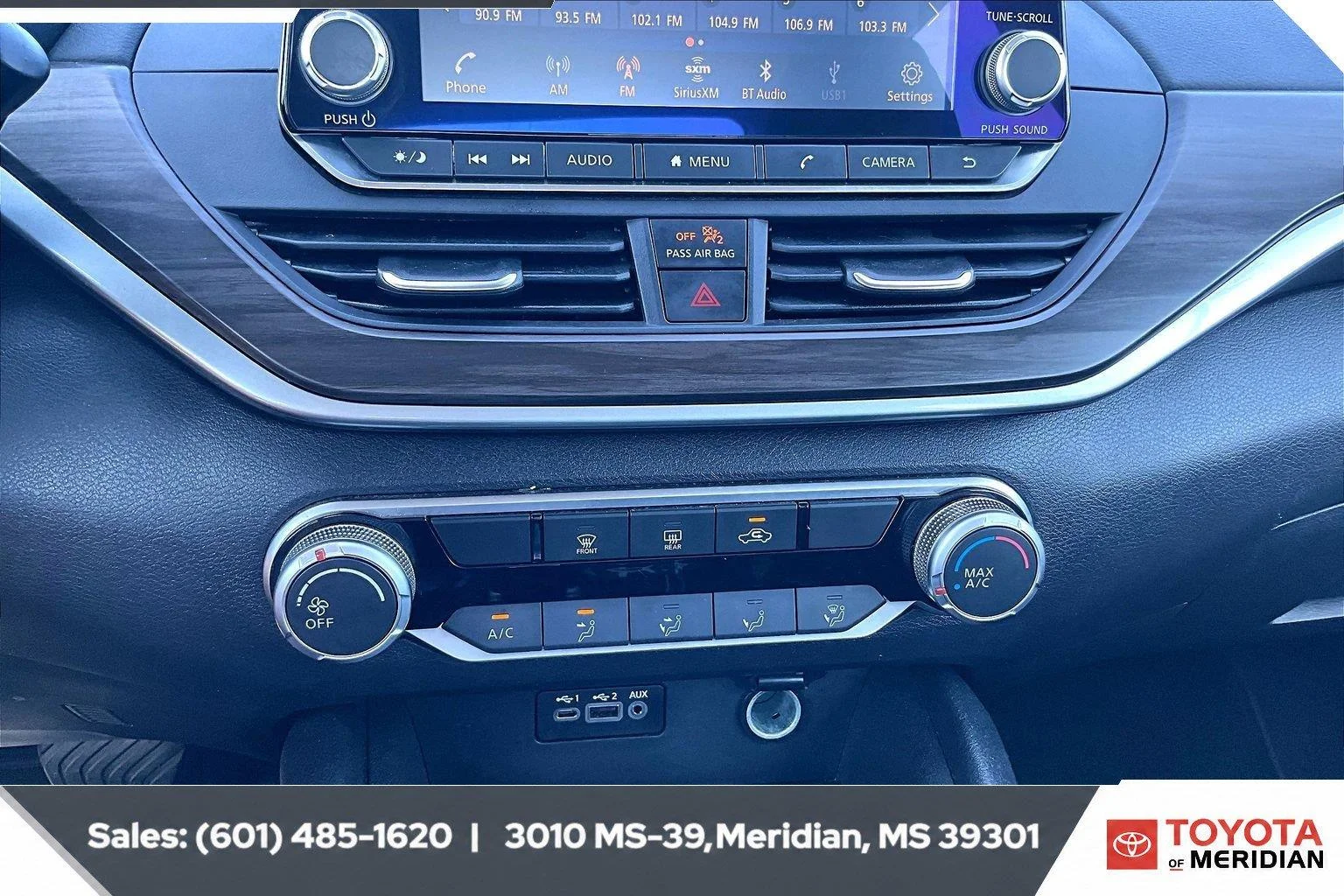 Used 2025 Gun Metallic Nissan SV image 22