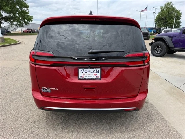 New 2027 Red Hot Pearl-Coat Exterior Paint Chrysler Select image 5