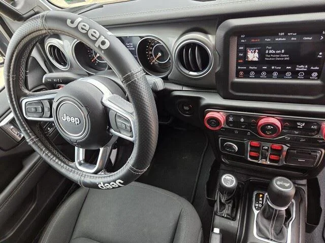 Used 2021 Bright White Clearcoat Jeep Unlimited Sahara image 33