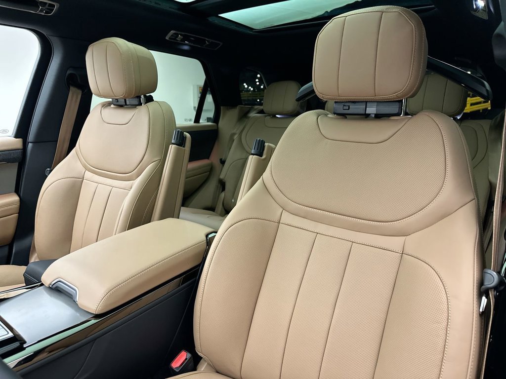New 2027 Fuji White Land Rover SE image 10