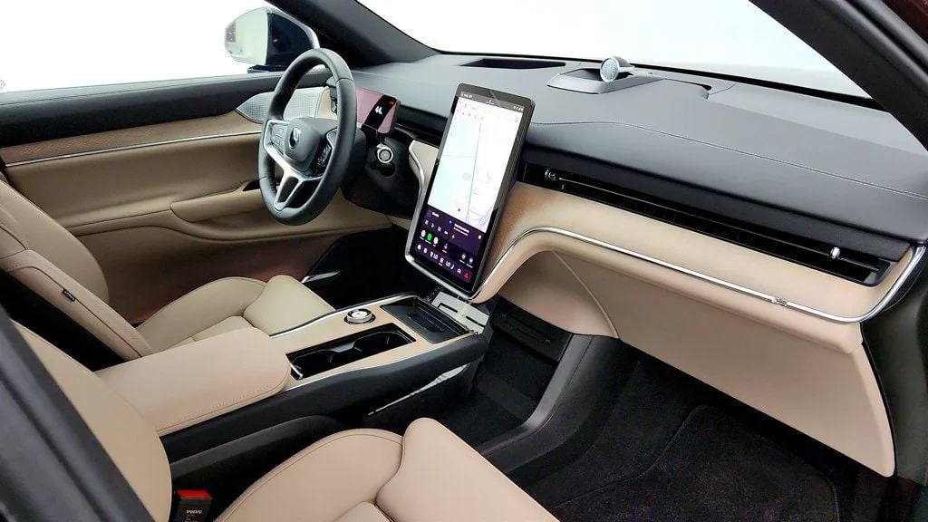 Used 2025 Mulberry Metallic Volvo Twin Motor Performance Ultra 6-Seater w/ Bowers & Wilkins Audio image 25