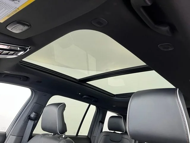 Used 2023 White Jeep Summit image 18