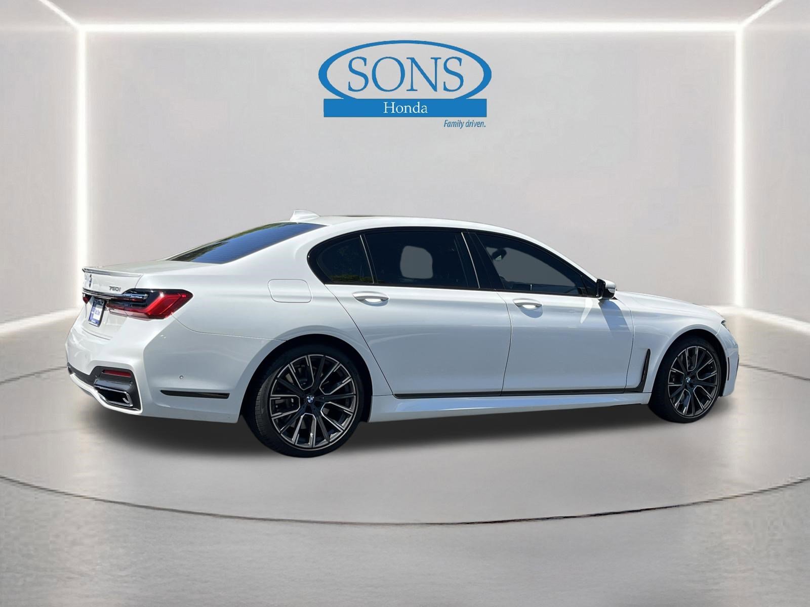 Used 2021 Mineral White Metallic BMW 750i xDrive image 31