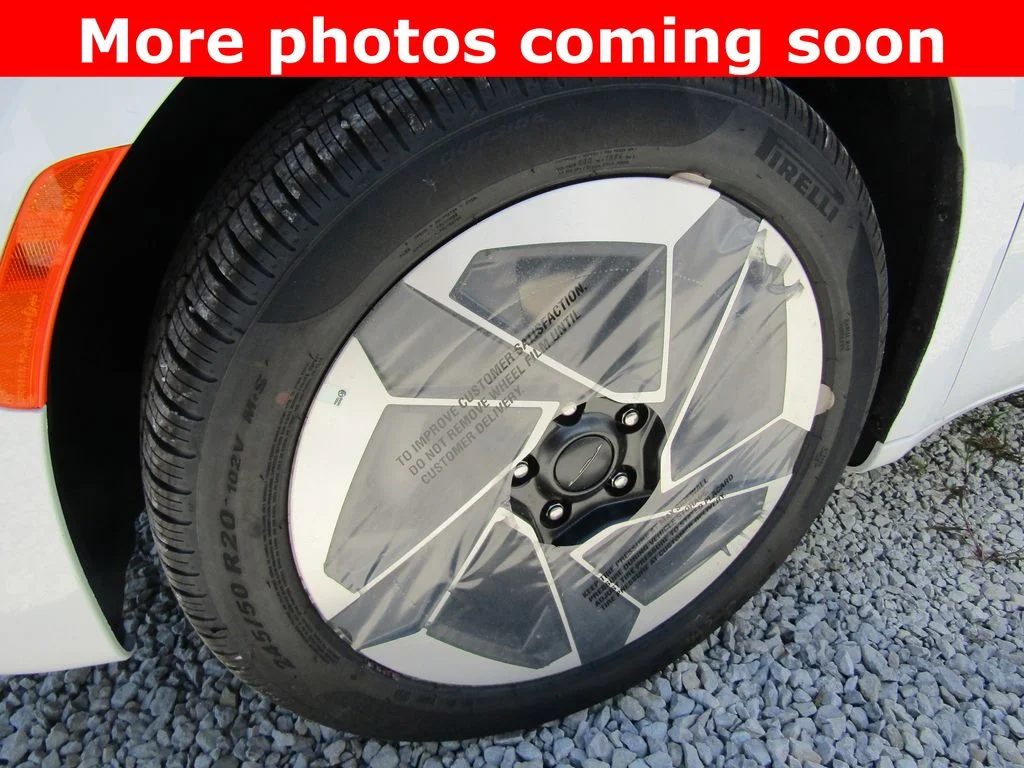 2027 Chrysler Pacifica Limited - Photo 9