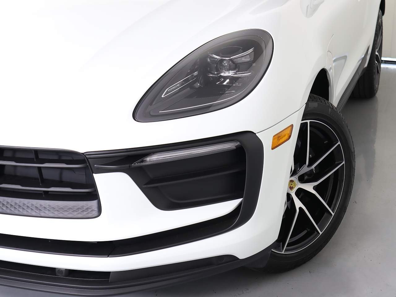 2025 Porsche Macan - Photo 12