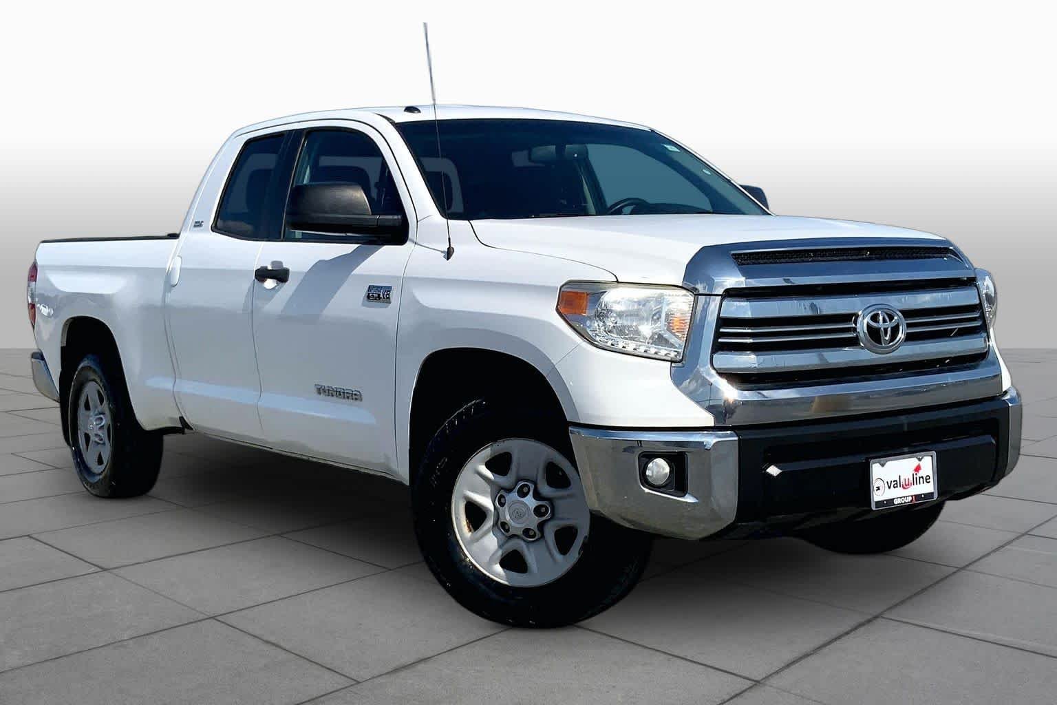 Used 2017 Super White Toyota SR5 image 2