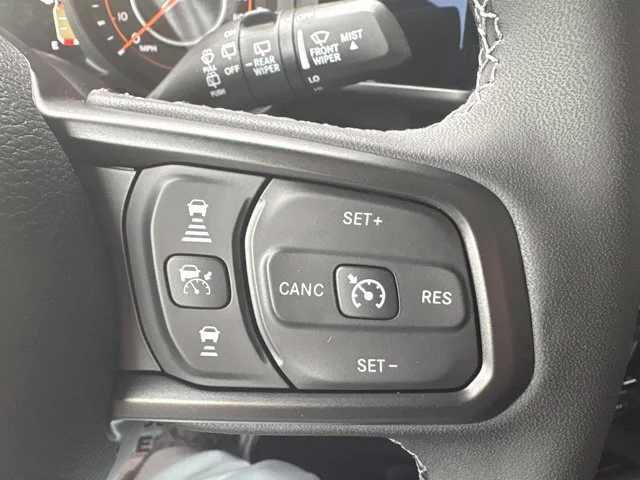 New 2027 White/off-white Jeep Sport S image 25