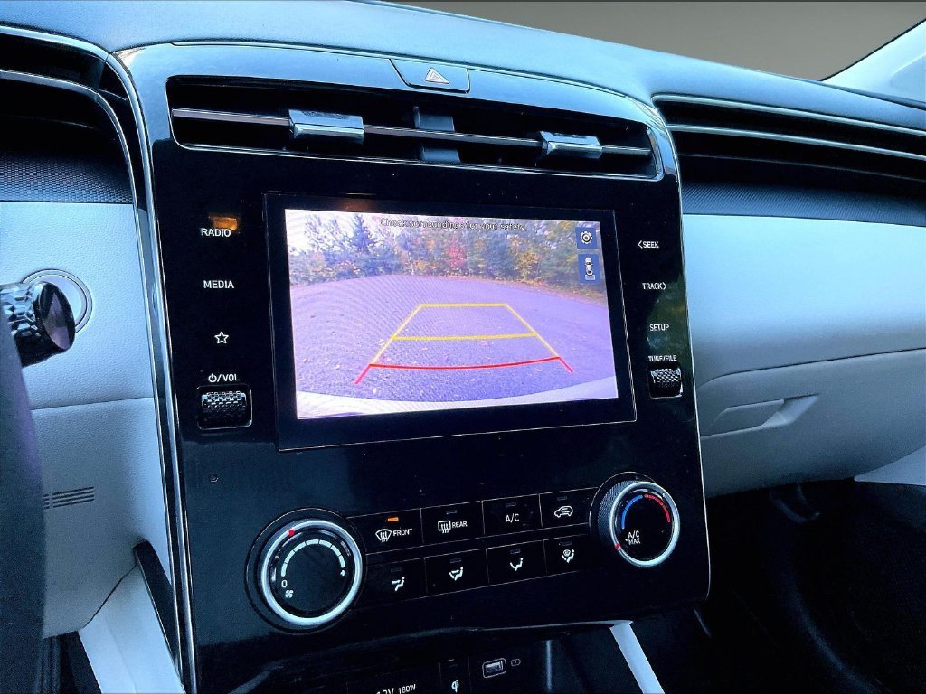 Used 2023 White Hyundai SEL image 19