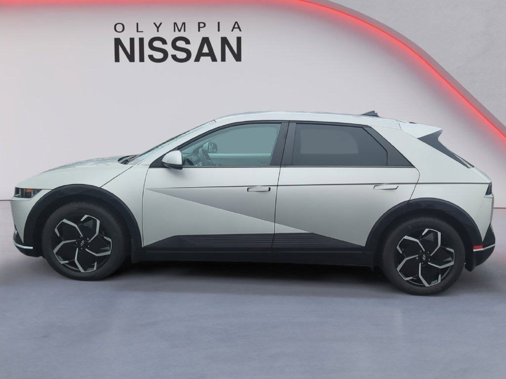 Used 2024 Gold Hyundai SEL image 3