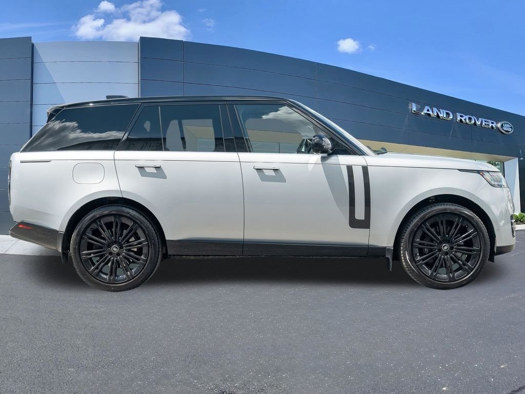 Used 2024 Silver Land Rover SE image 8