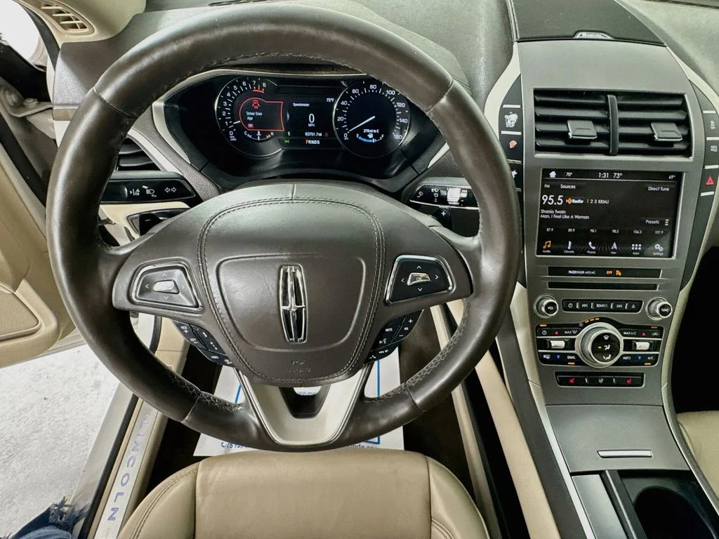Used 2019 Pearl Metallic Lincoln Reserve image 12