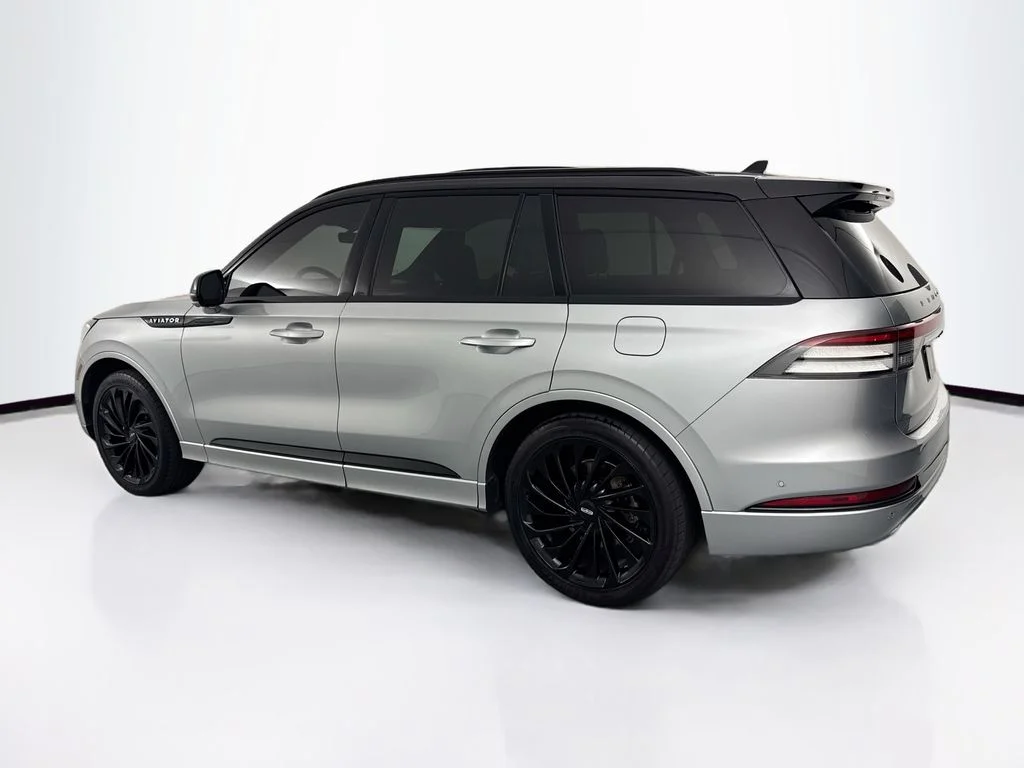 Used 2022 Silver Lincoln Reserve image 7