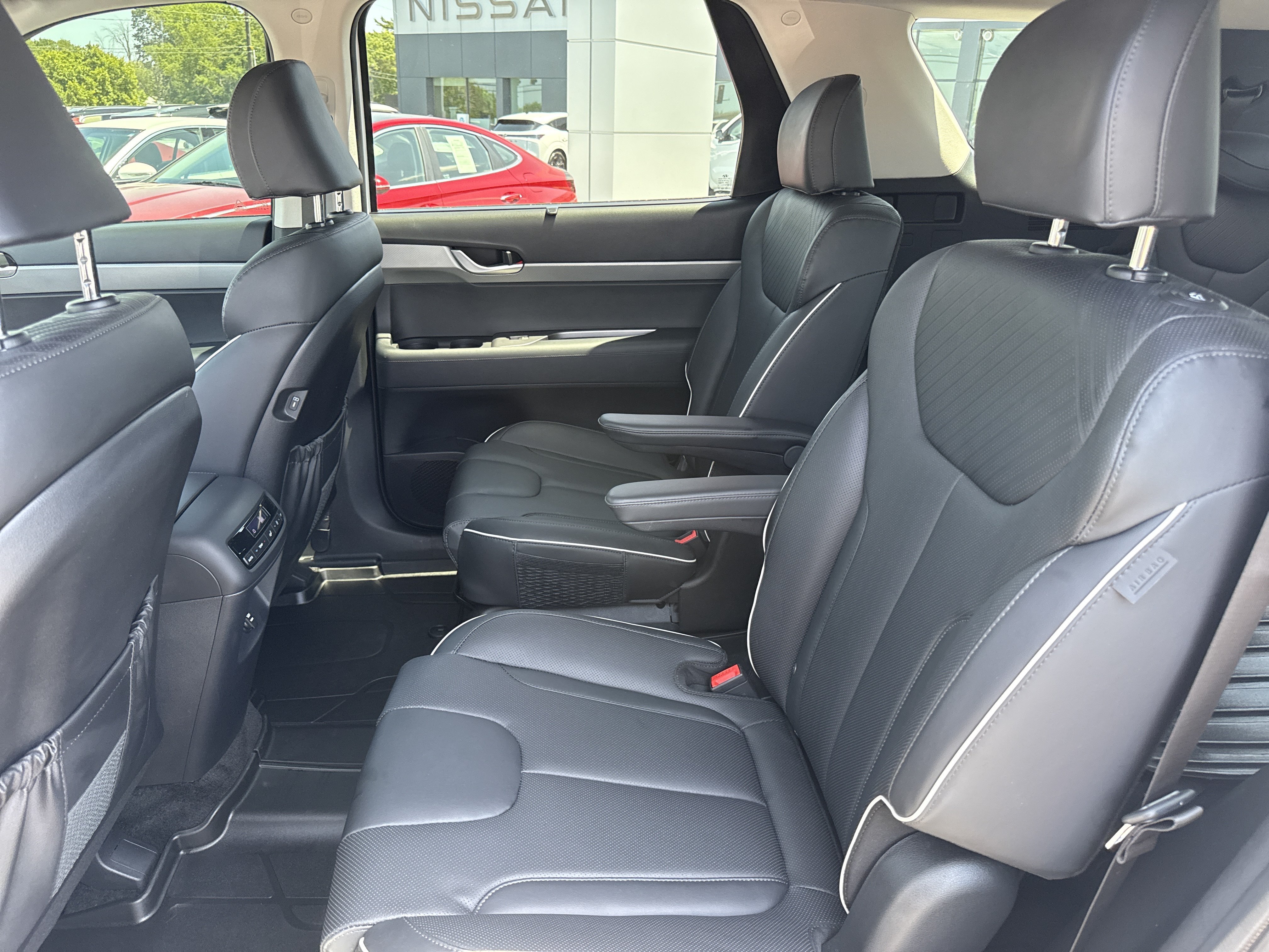 Used 2025 Hyper White Hyundai XRT AWD image 6