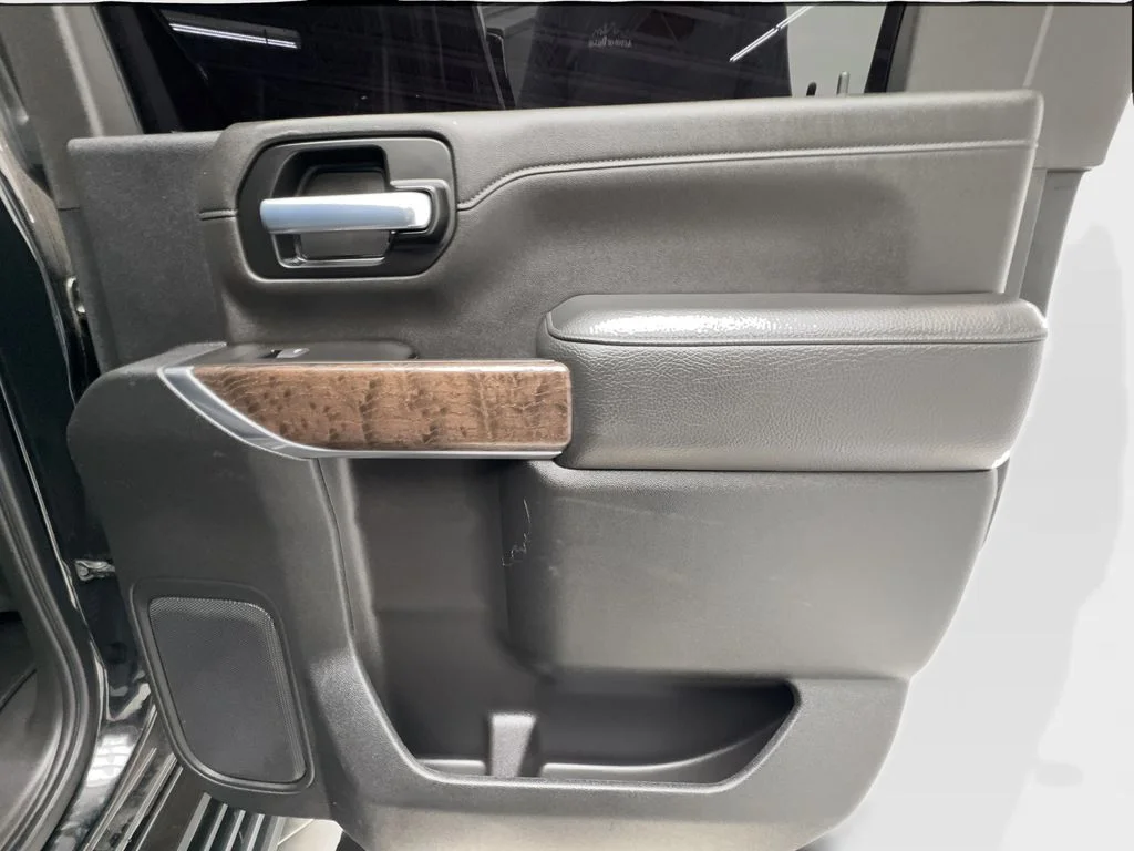 Used 2021 Black GMC Denali image 31