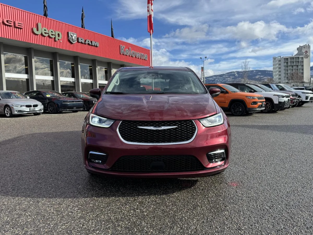 Used 2023 Red Chrysler Touring L FWD image 3