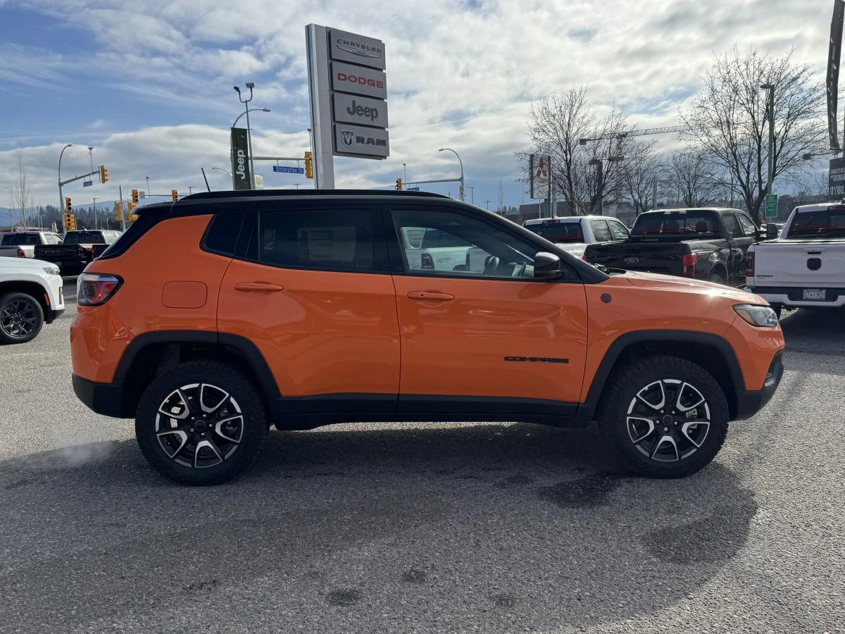 New 2026 joose Jeep Trailhawk image 4