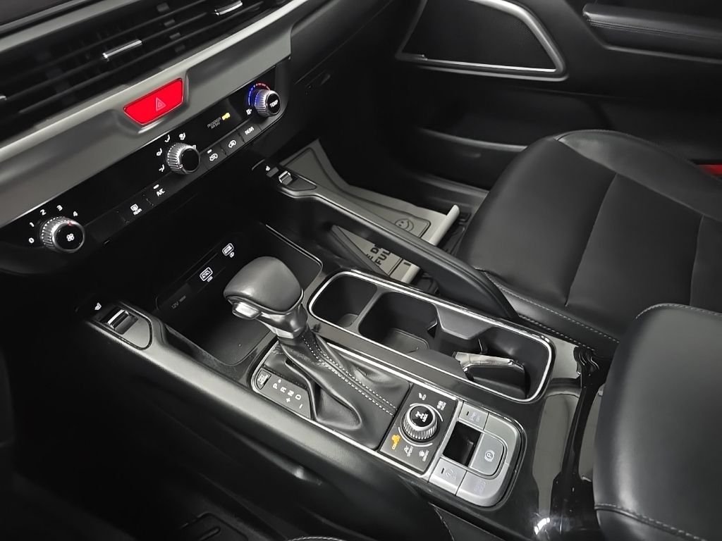 Used 2020 Silver Kia S image 27