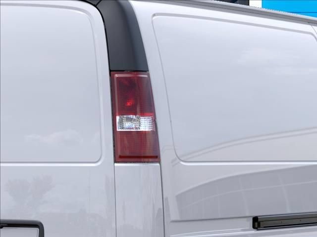 New 2026 Summit White Chevrolet WT image 11