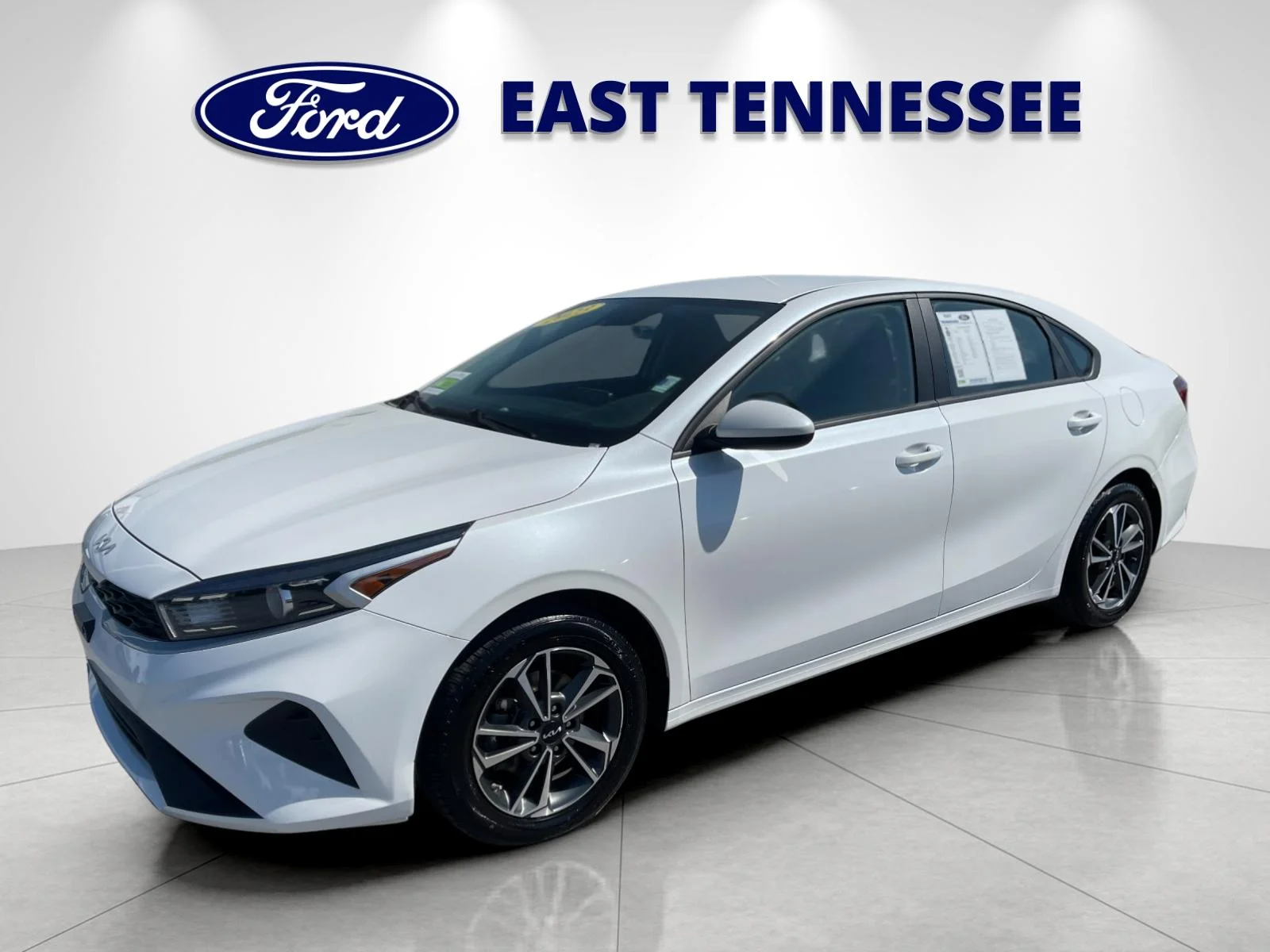 Used 2023 White Kia LXS image 7