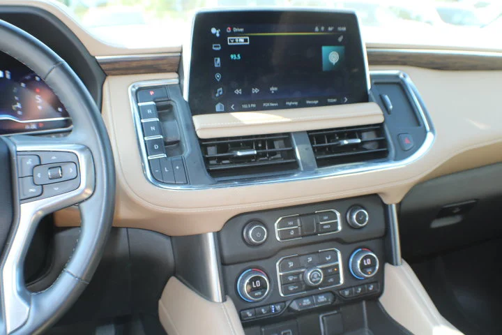 Used 2023 IRIDESCENT PEARL TRICOAT Chevrolet Premier image 12
