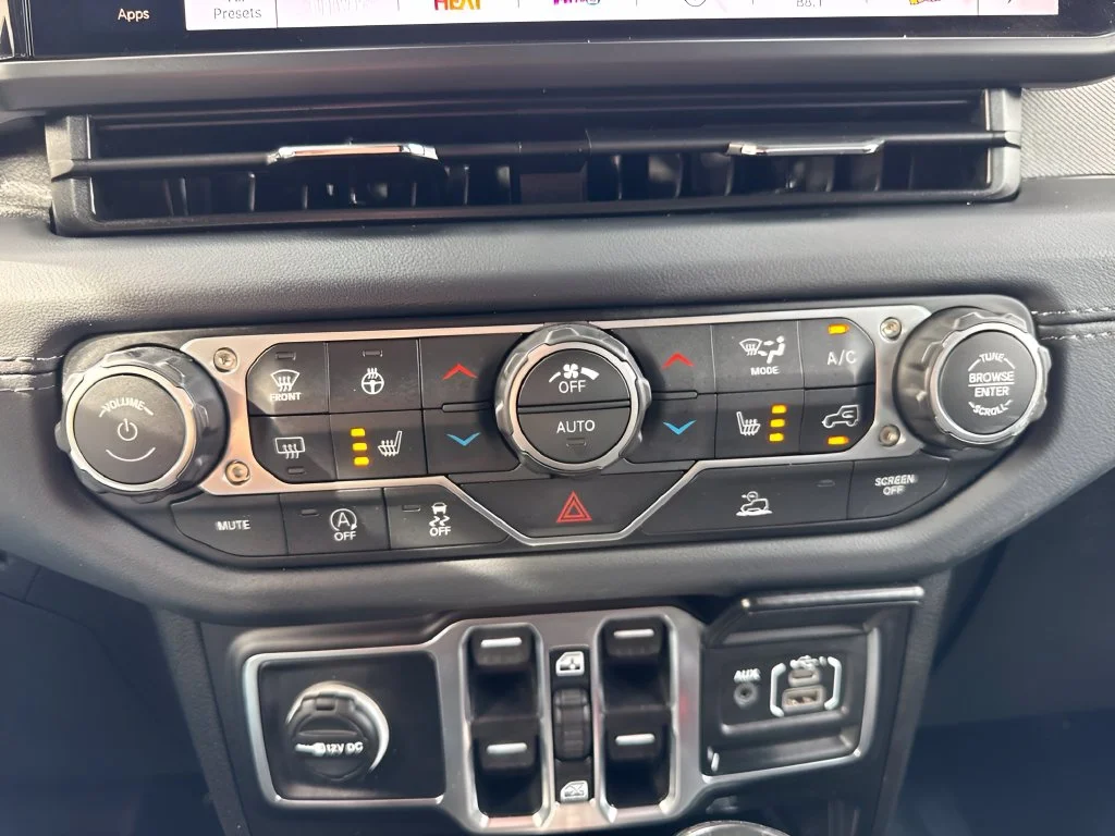 Used 2026 Gray Jeep Sahara image 20